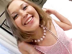 Adorable 18 Year Old Girl Gets A Sexy Rimjob